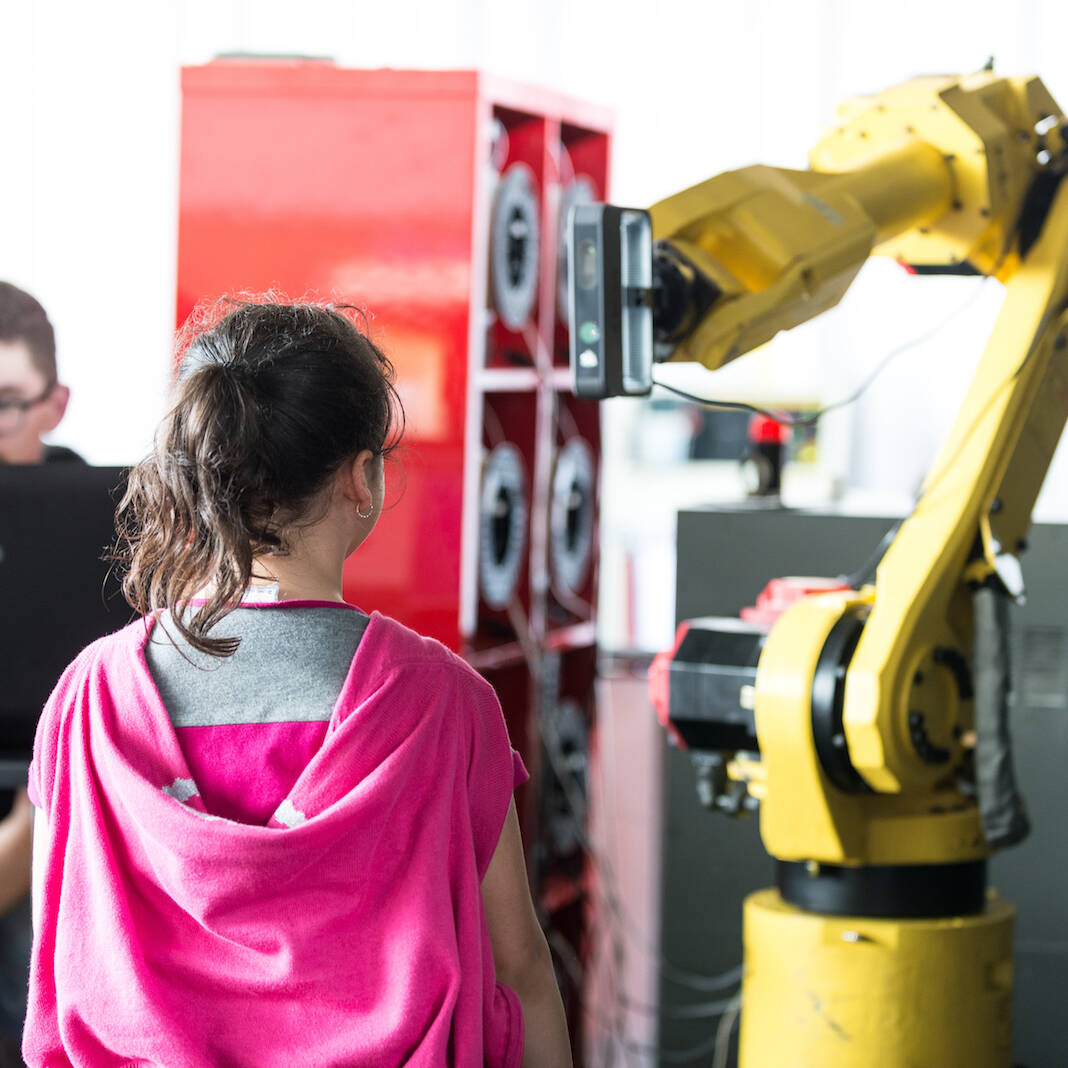 Le robot photographe en pleine action au Festival Robotique de Cachan 2016